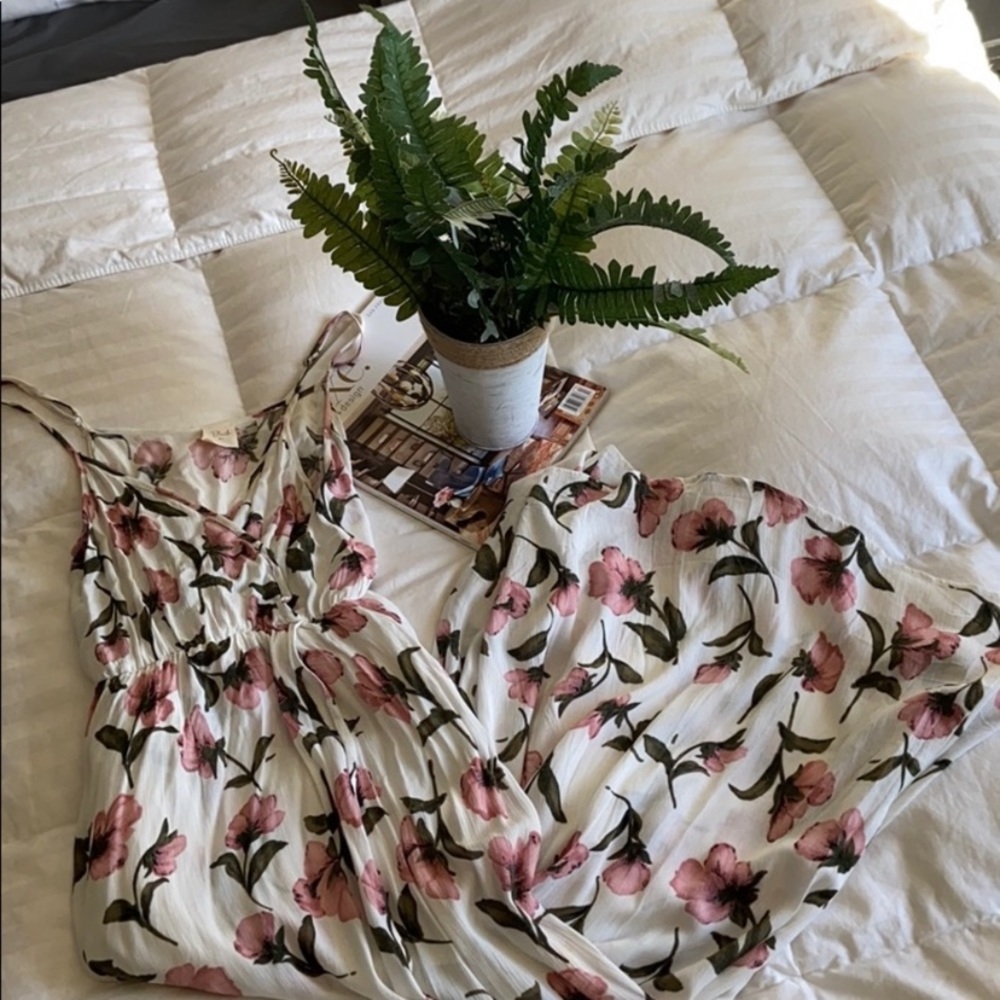 2/$25 🛍🌸 Floral Dress